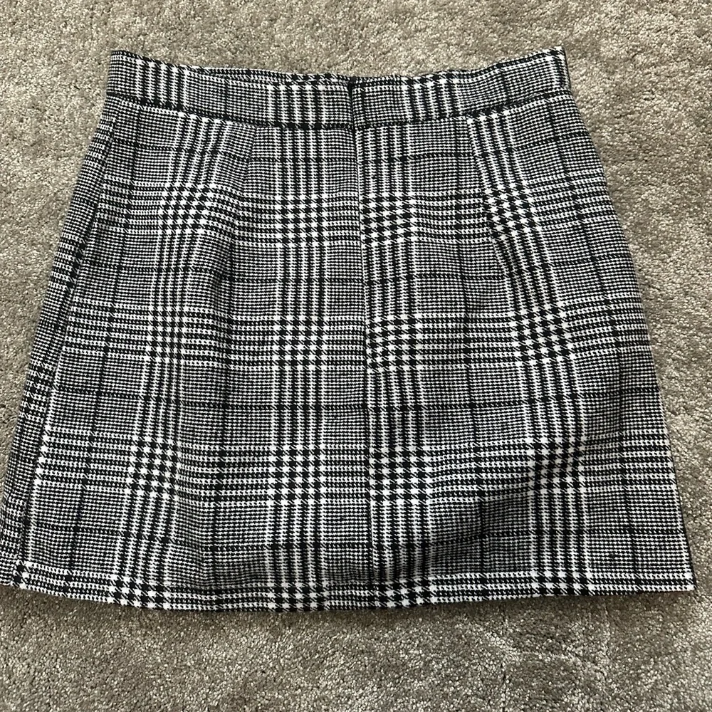 Classic Black and White Plaid Skirt - Picture 2 of 3